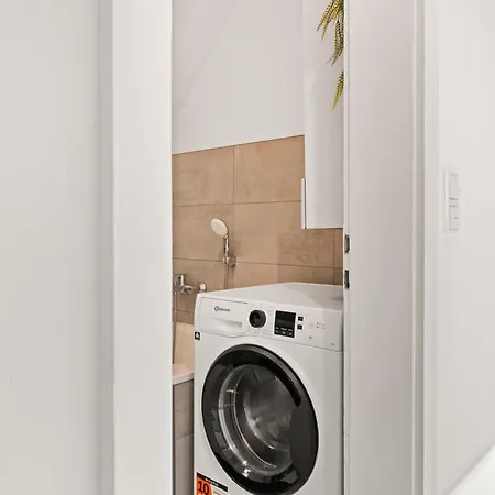 Bravura - Modern - Bis Zu 6 - Naehe Hambacher Schloss Apartment